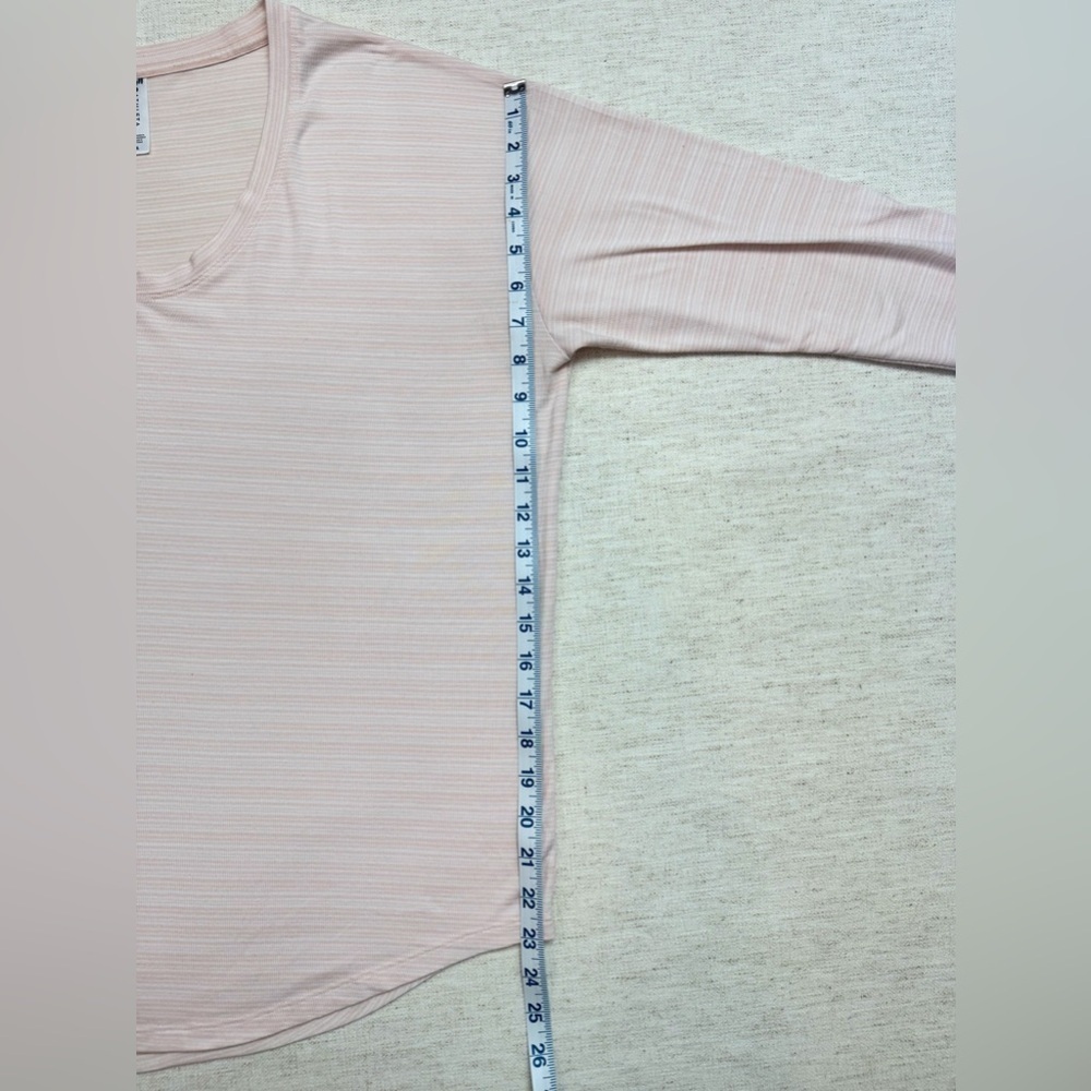 Athleta Cloudlight Stratus Top Woman Long Sleeve Pink Scoop Neck Large gym shirt - Picture 6 of 6